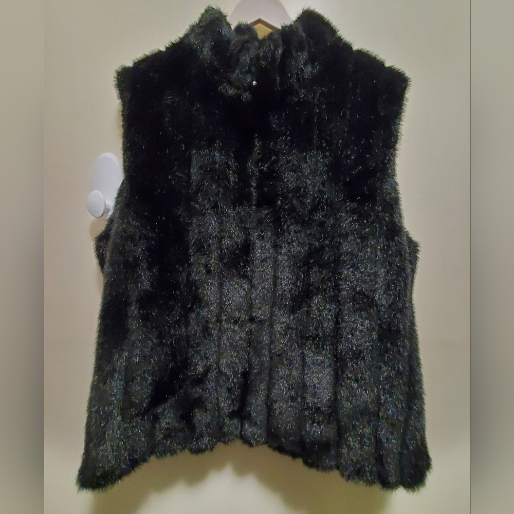Fabulous furs block, 2 pocket vest, rarely worn. Size M but fits more like large